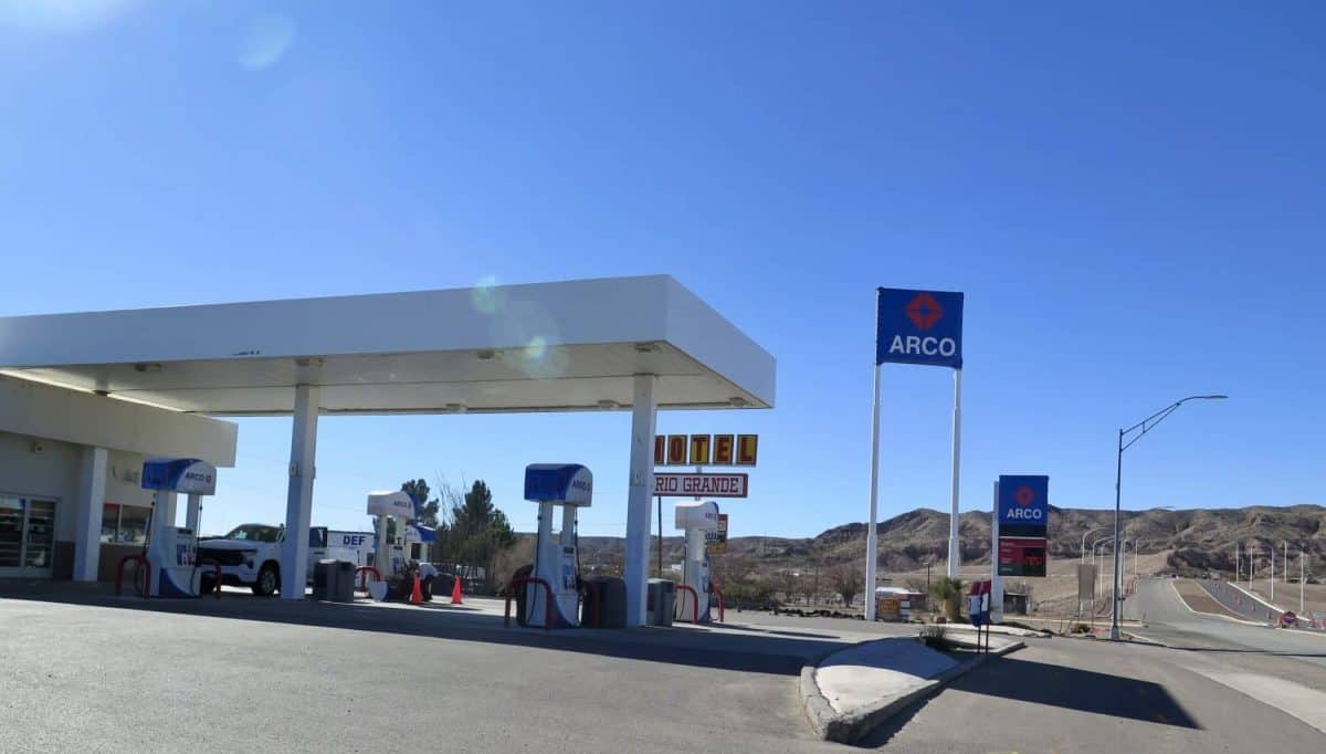 Arco gas station in Williamsburg
