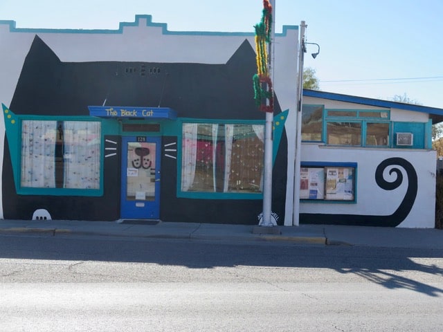 Black Cat Books's new facade