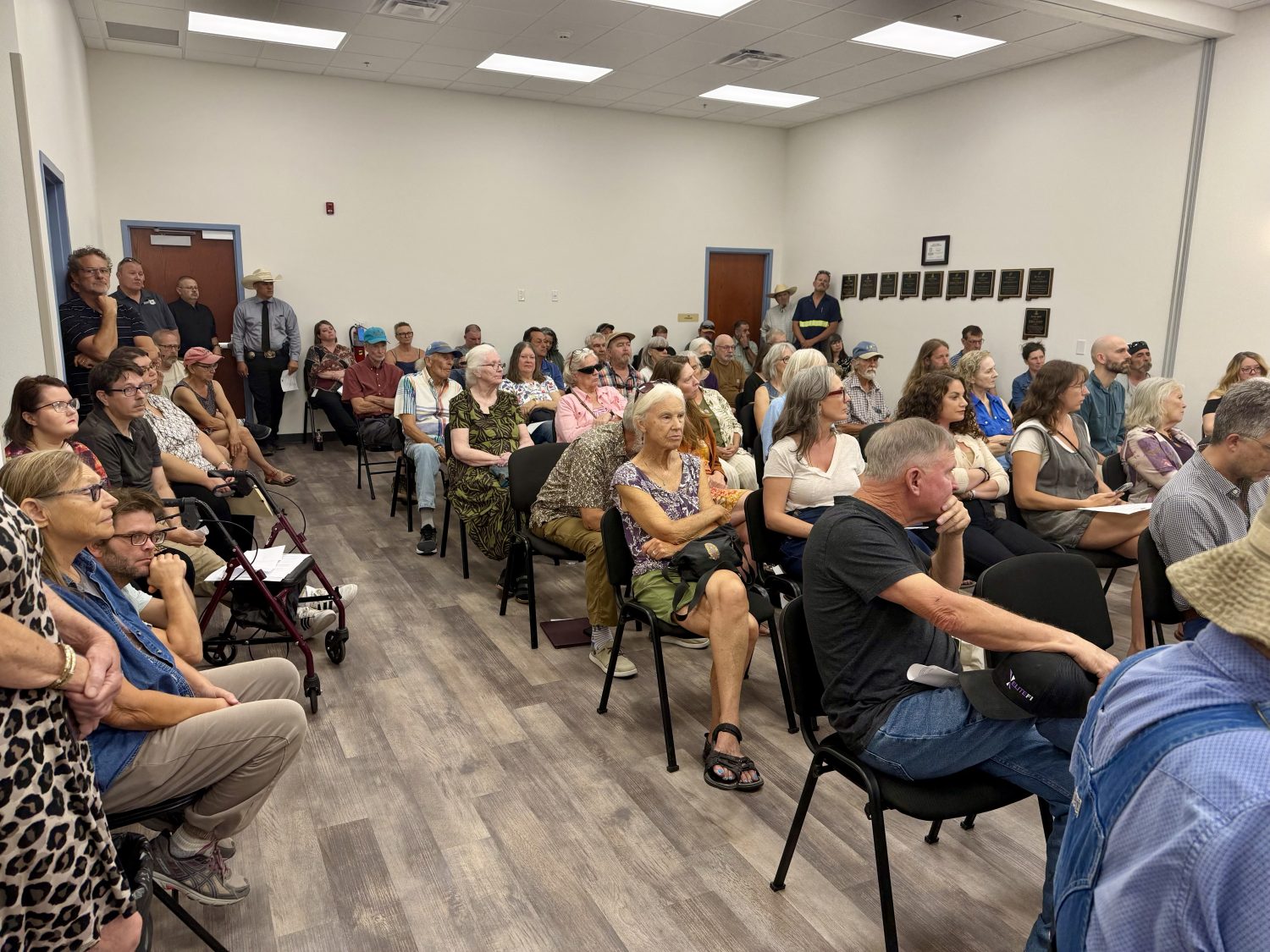 A standing-room-only crowd attended the public hearing Wednesday where Sierra County commissioners unanimously endorsed a moratorium on new data centers.