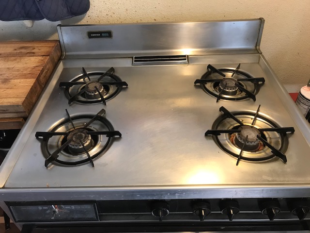 Gas stove